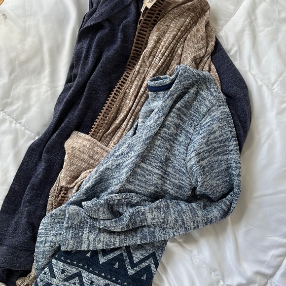 Bundle of 3 lightweight sweaters - Picture 6 of 6